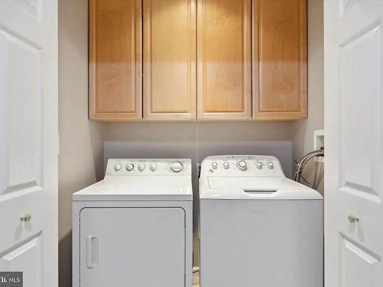 125 Vernon Ct — Photo 8