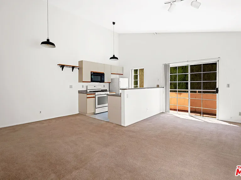 607 N Rossmore Ave #205 — Photo 3