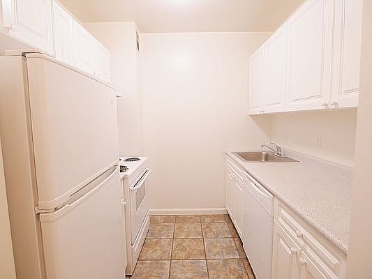 4th image of 225 E 85th St APT 309