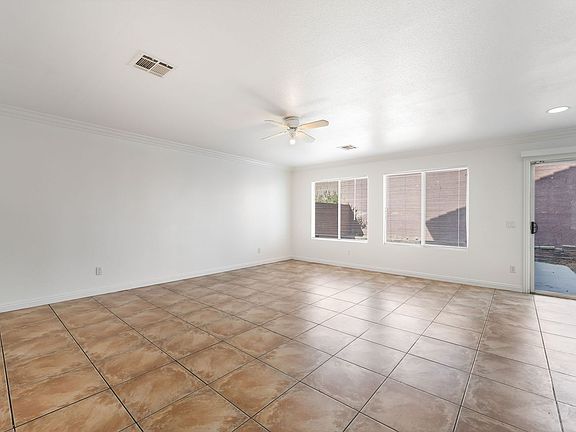 3rd image of 5321 Santa Fe Heights St