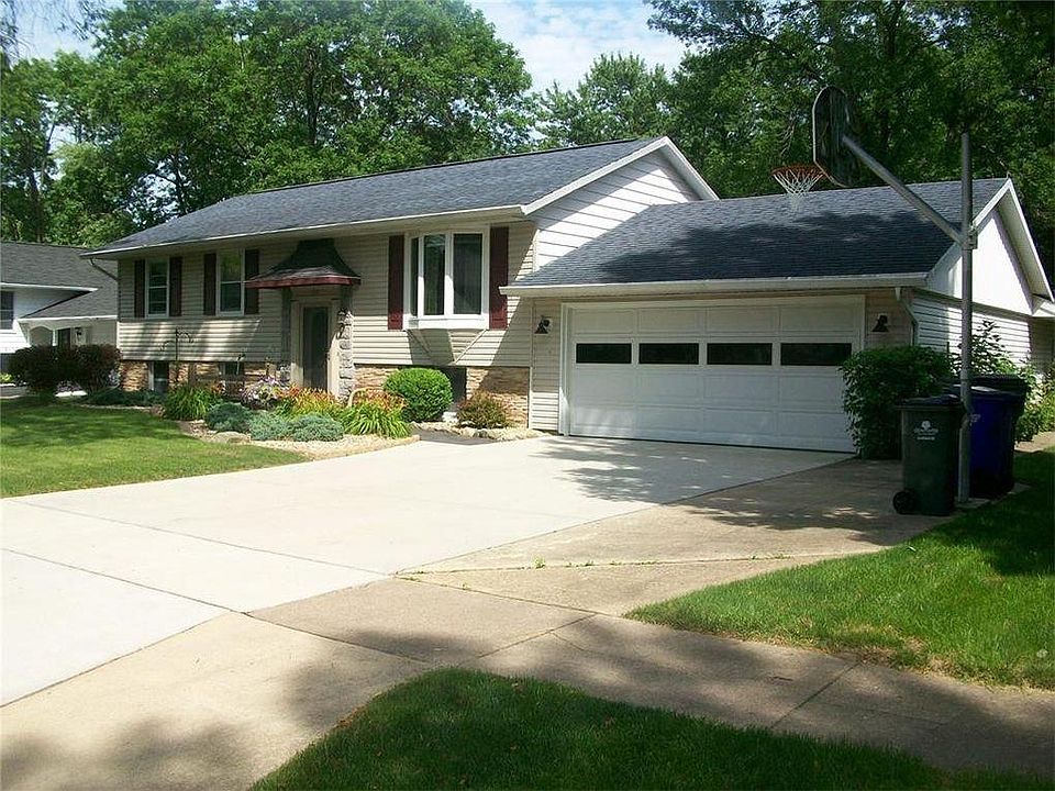 1st image of 129 Brentwood Dr NE