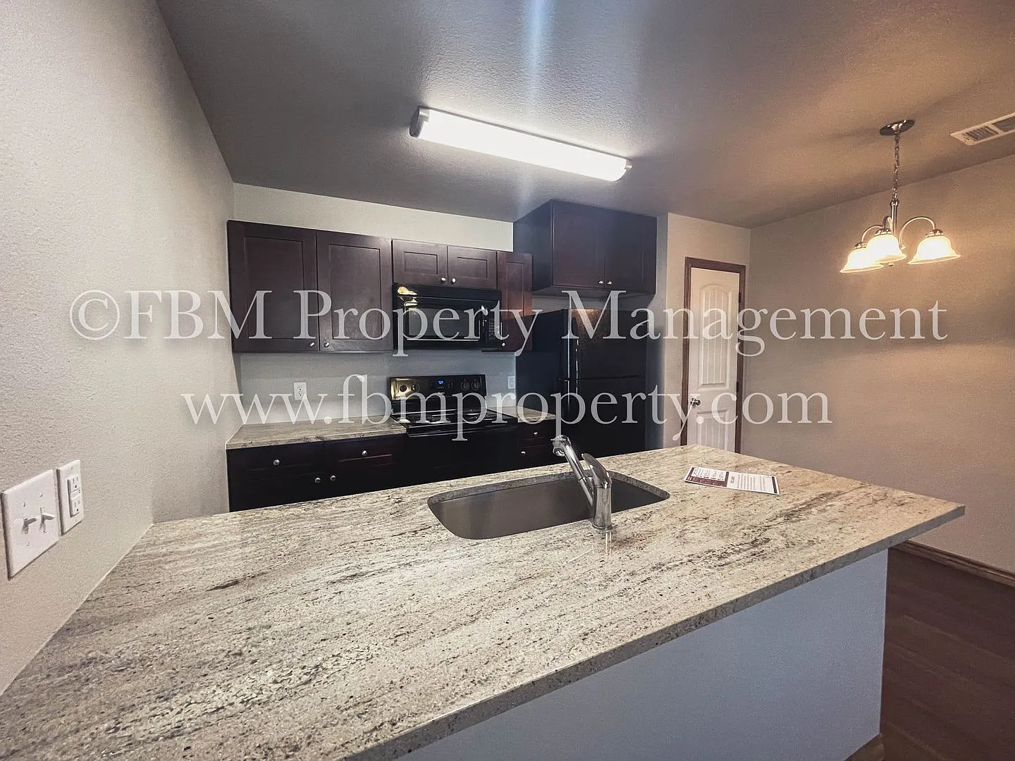 460 Clark St - Beautiful 2 Bedroom, 2 Bathroom Home in Italy, TX! — Photo 3