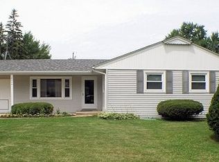 2104 Wisteria Rd, Rockford, IL 61107