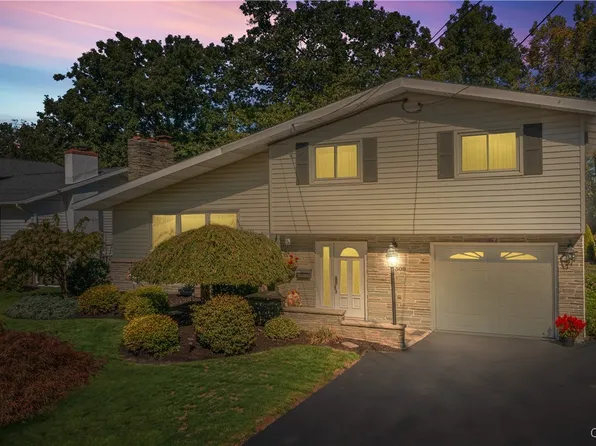 308 Charlane Pkwy, North Syracuse, NY 13212