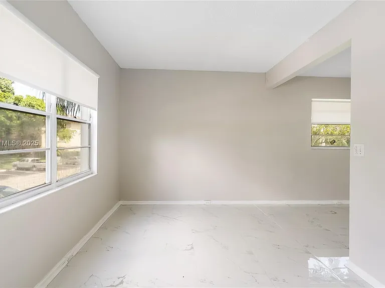 251 SW 132nd Way — Photo 6