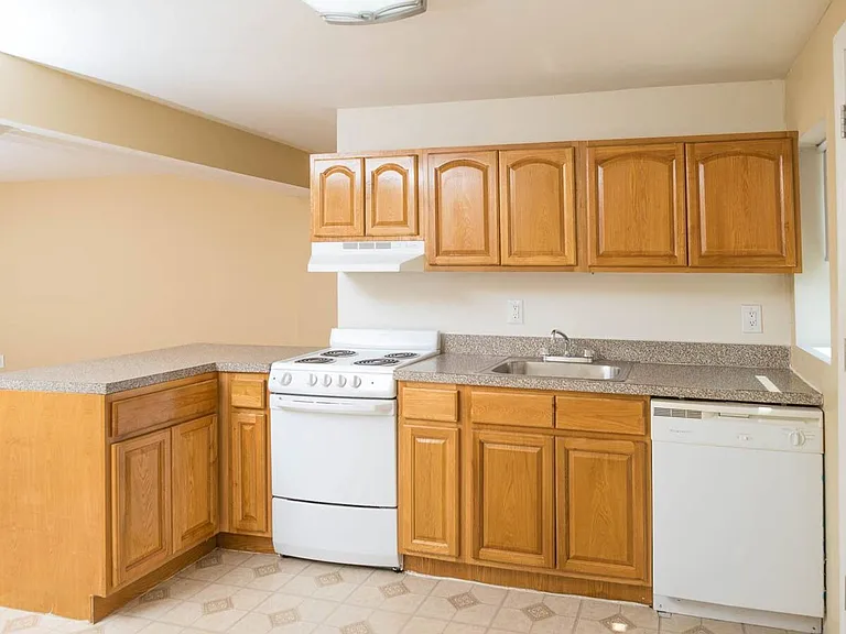 18 Regency Manor Dr — Photo 13