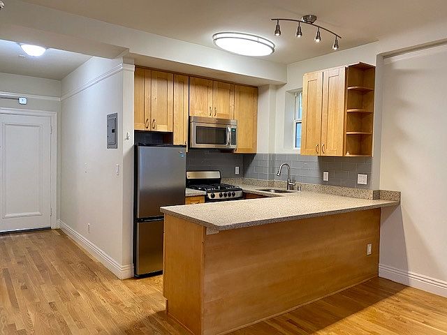1st image of 500 Hyde St APT 207
