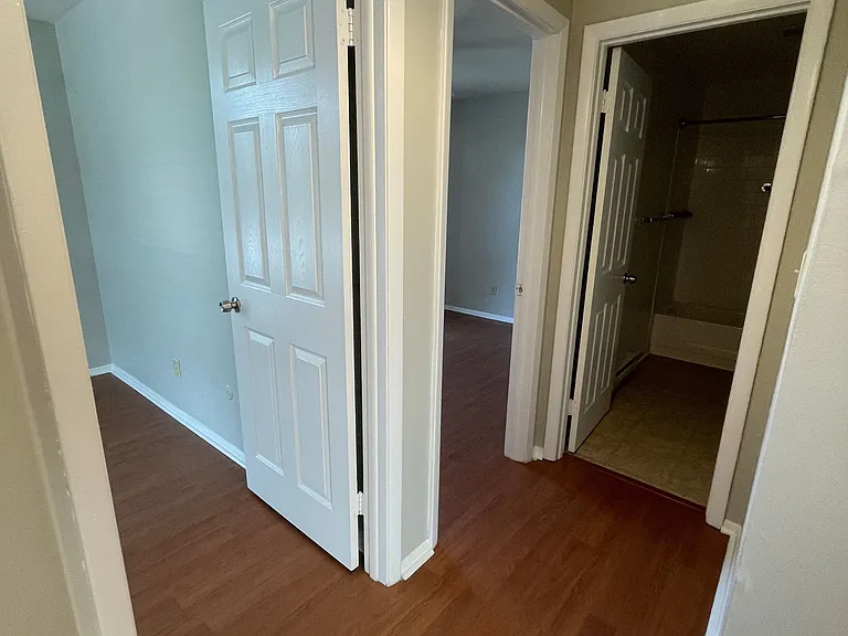 Skidmore Apartments — Photo 18