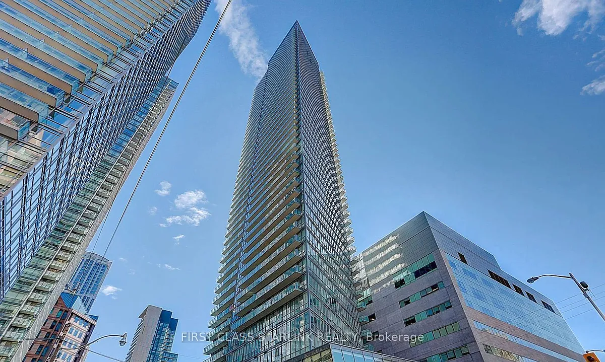 Building Photo - 832 Bay St #3801
