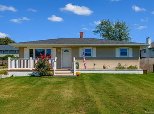 16 Elm Rd E, Mastic Beach, NY 11951