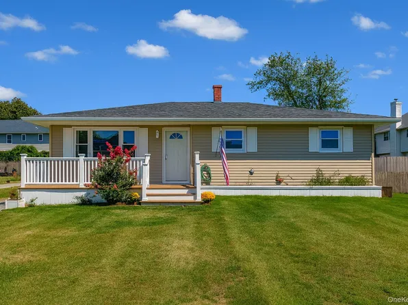 16 Elm Road E, Mastic Beach, NY 11951