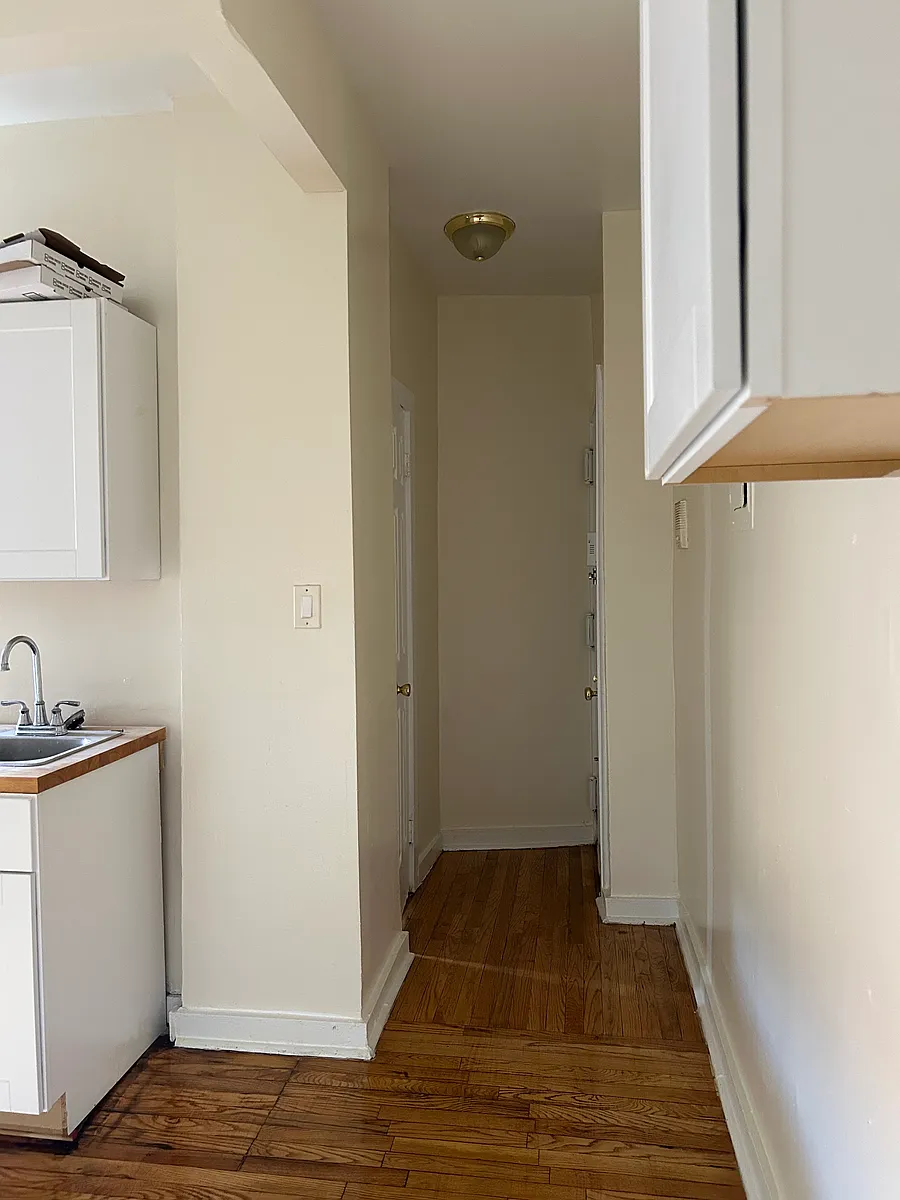 Building Photo - 2322 Hughes Ave #H