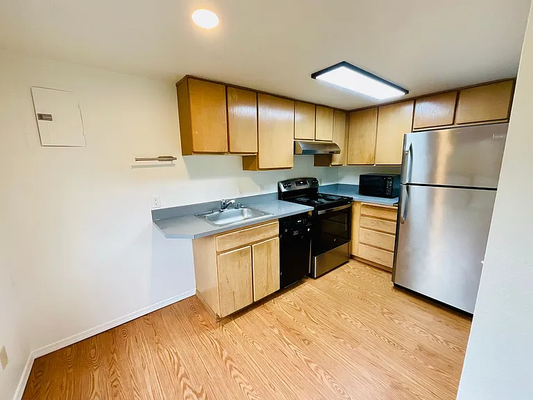 5409 Ivanhoe Pl NE — Photo 1