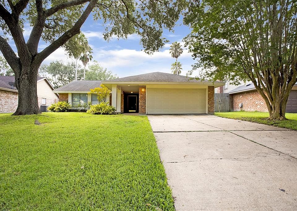 1st image of 15207 Lindita Dr