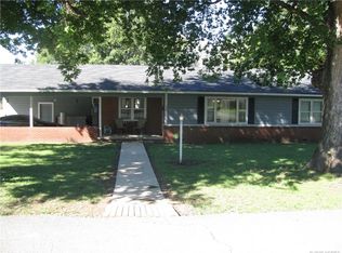 131 SW 6th St, Checotah, OK 74426