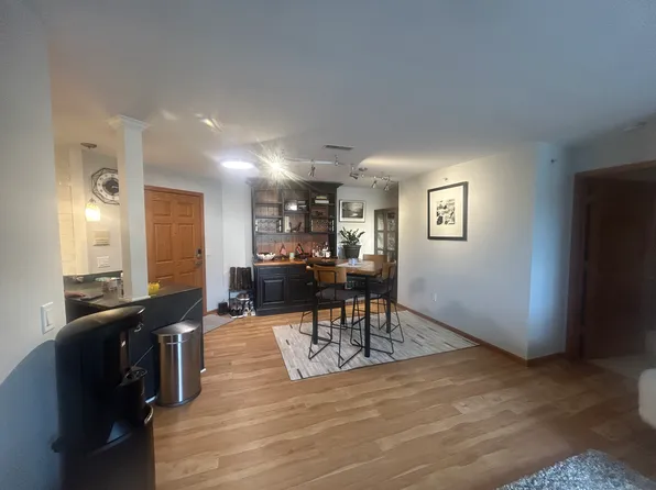 530 Windstone Dr Unit 202, Hartland, WI 53029