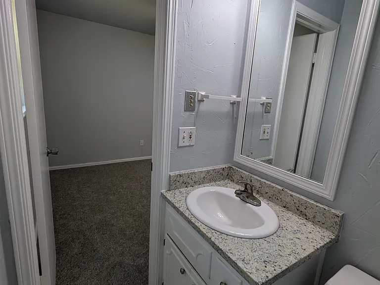 313 Davis Cir — Photo 12