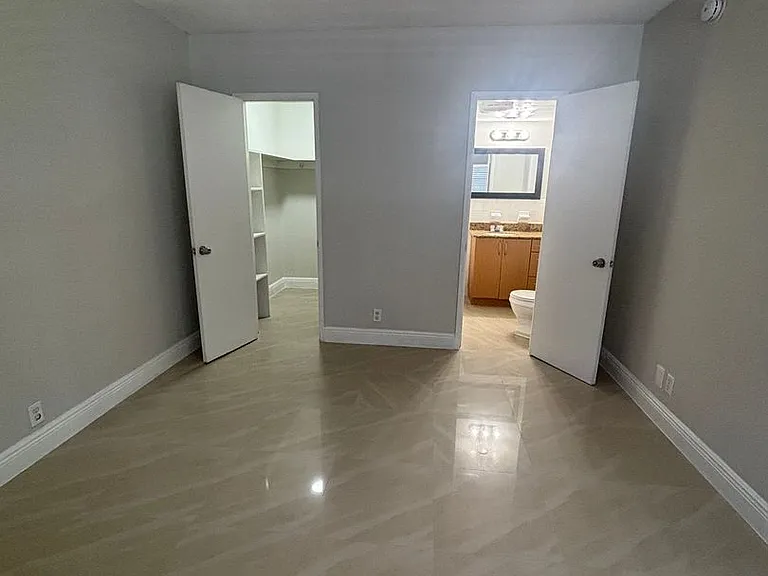 Bellagio Apartments — Photo 9