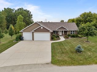 1095 Dogwood Trl, Neenah, WI 54956