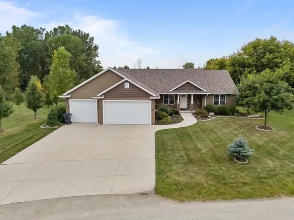 1095 Dogwood Trl, Neenah, WI 54956