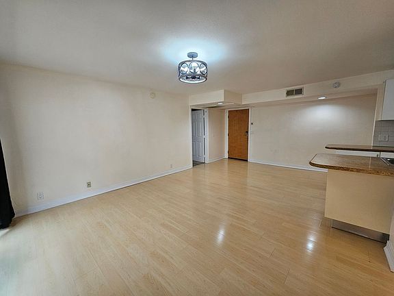 5th image of 2121 Beloit Ave APT 204
