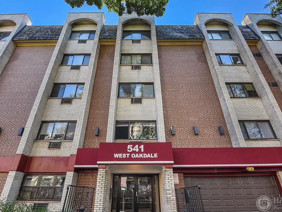 541 W Oakdale