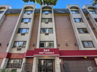 541 W Oakdale, Chicago, IL 60657