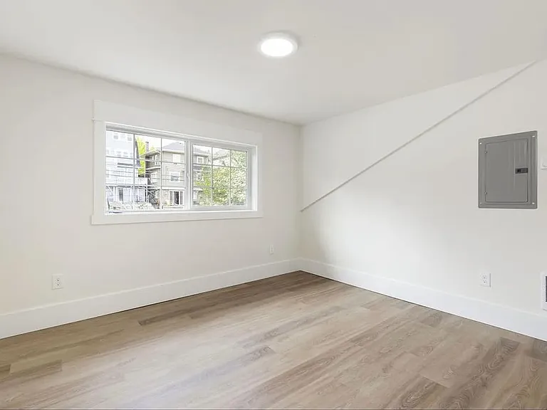 5240 20th Ave NE #3 — Photo 8