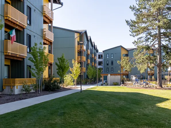 Plambeck Gardens, 23500 SW Boones Ferry Rd #1f7c41f1b, Tualatin, OR 97062