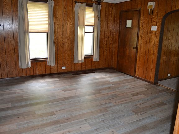3rd image of 349 E Bluff St