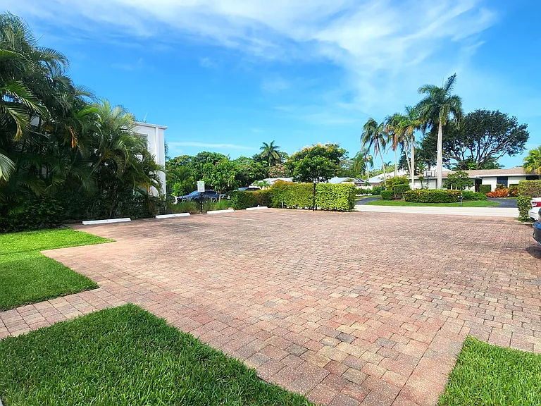 2000 Alamanda Dr #206 — Photo 16