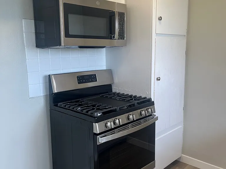 2425 W 182nd St #2 — Photo 5