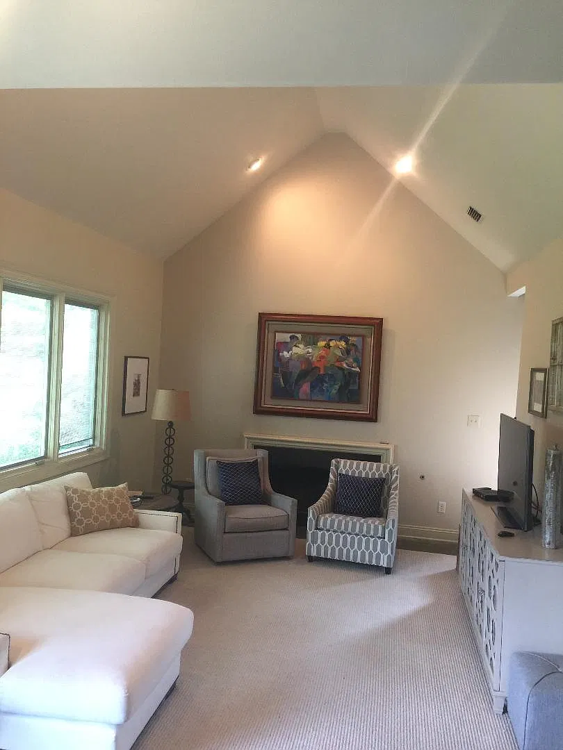 4 bed, 2400 sqft, $2,950 — Photo 2
