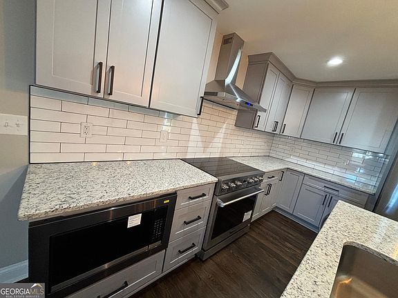 4th image of 2485 Ortega Way