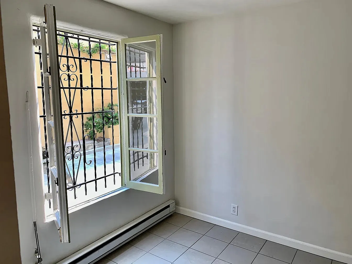 Studio, 400 sqft, $1,750 — Photo 4