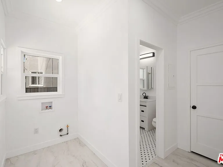 4526 Saint Elmo Dr — Photo 9