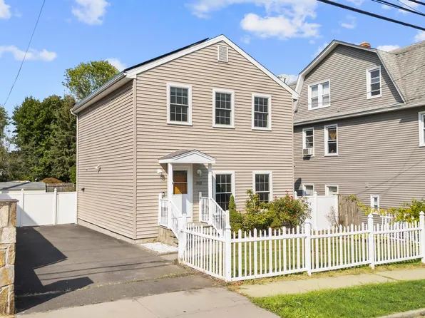 322 Greenfield St, Fairfield, CT 06825