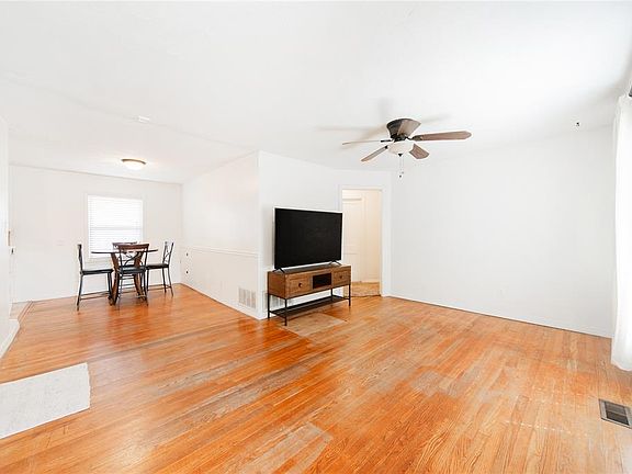 4th image of 307 E Kerr Dr