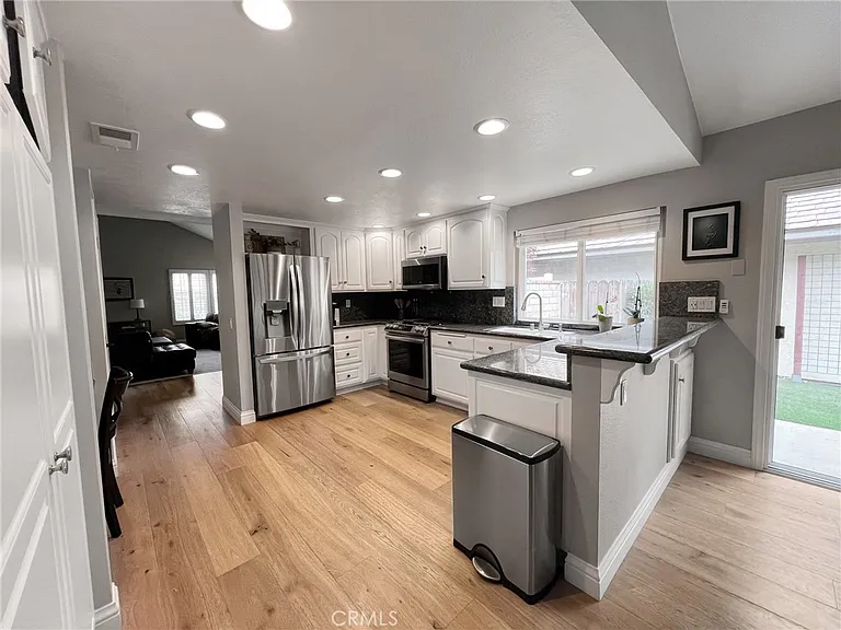 80 Ilex Dr — Photo 3