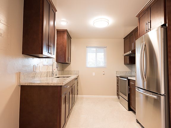 3rd image of 928 Weldwood Ct APT 3