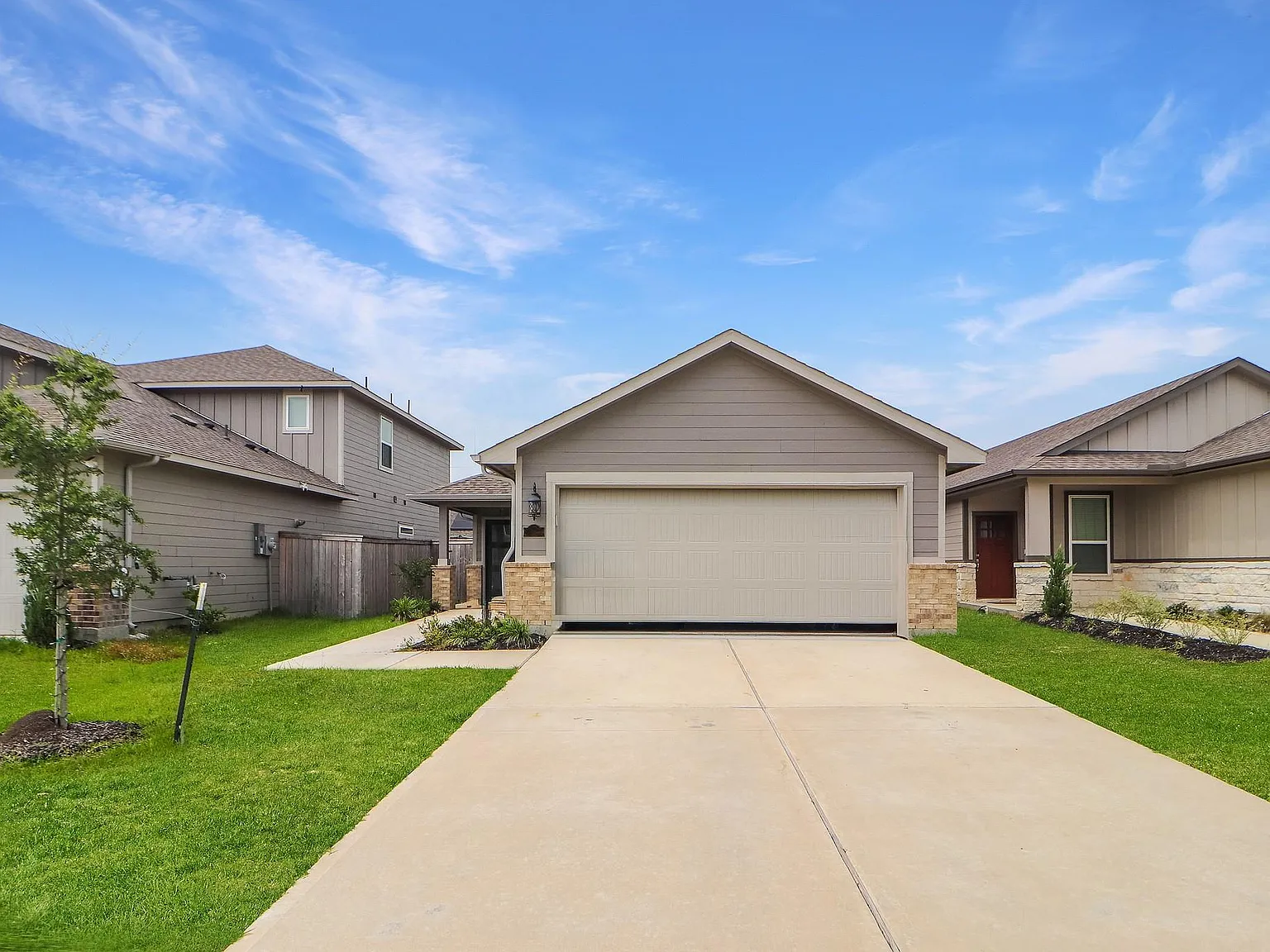 4 bed, 2.0 bath, 1557 sqft, $2,200 — Photo 1