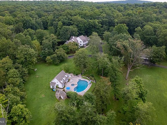 4th image of 1627 E Saw Mill Rd