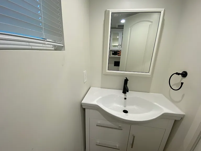 423 Saratoga St — Photo 8