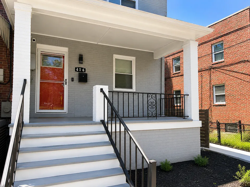 416 Division Ave NE #1