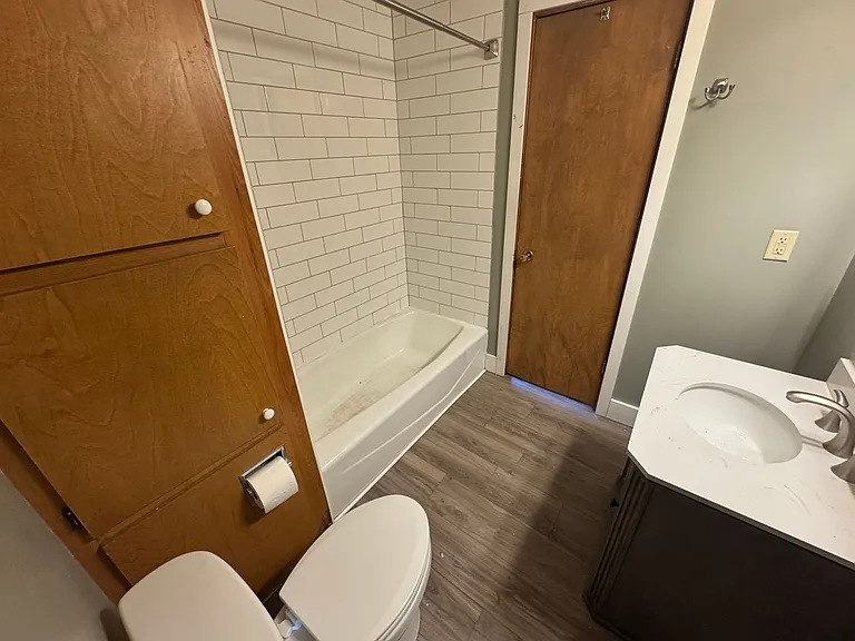 506 N Grand Ave — Photo 13