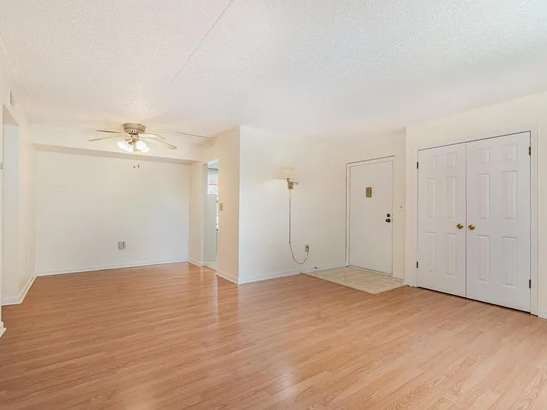 1210 Hampton Hill Ct #H — Photo 4