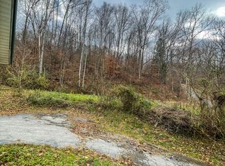 10 Mays Rd, Beattyville, KY 41311