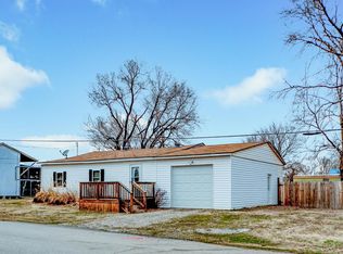 206 5th St, South Coffeyville, OK 74072