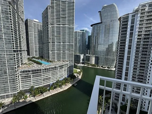 Courts Brickell Key Condo — Photo 2