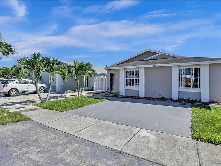 11854 SW 210th St — Photo 4